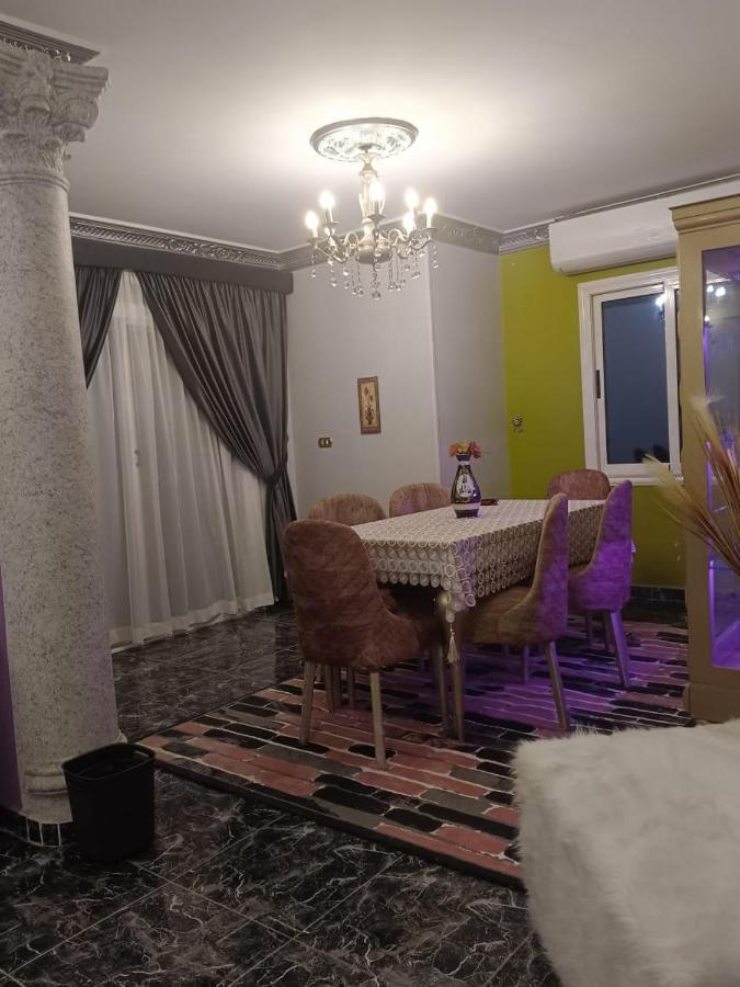 Apartment شقه مفروشه فندقيه رائعه 220م مكيفه معقمه انترنت مجاني السكن للعائلات والأسر فقط وليس أفراد Cairo