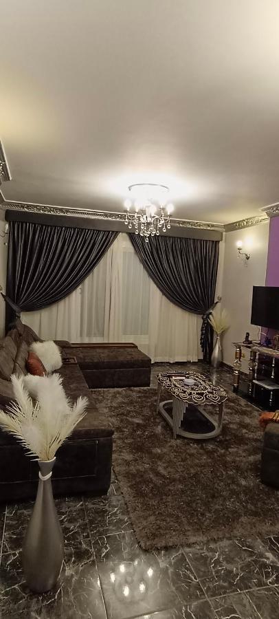 شقه مفروشه فندقيه رائعه 220م مكيفه معقمه انترنت مجاني السكن للعائلات والأسر فقط وليس أفراد *